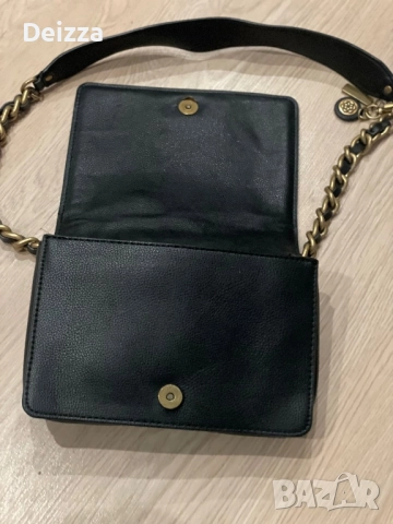 Оригинална чанта на Guess, снимка 4 - Чанти - 48421482