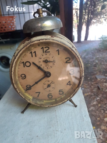 Стар часовник будилник