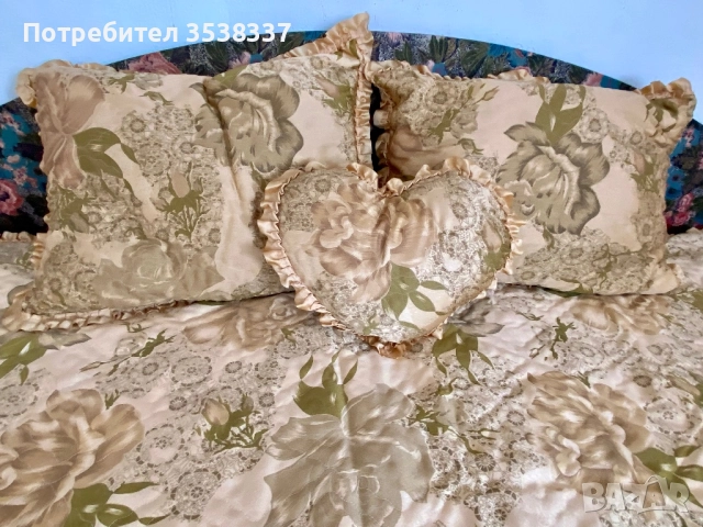 Ретро, винтидж златисто-бежово покривало за легло с воали и 3 декоративни възглавнички, снимка 4 - Покривки за легло - 52963536