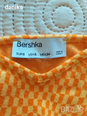 Къс топ , бюстиета  Bershka S Подарявам , снимка 4 - Корсети, бюстиета, топове - 51039433