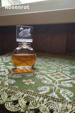   намален gloria vanderbilt  оригинален винтидж парфюм  , снимка 2 - Дамски парфюми - 30989683