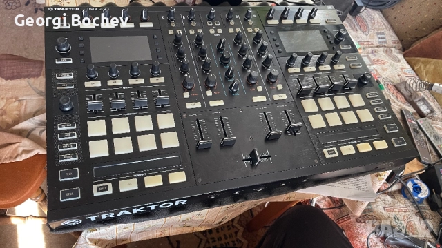 Dj контролер Traktor S8, снимка 3 - Ресийвъри, усилватели, смесителни пултове - 52524585