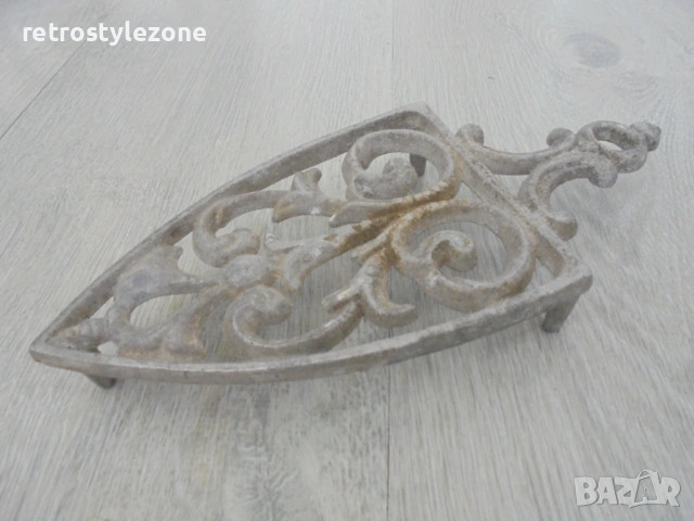 № 8487 СТАРА МЕТАЛНА ПОСТАВКА ЗА ЮТИЯ  