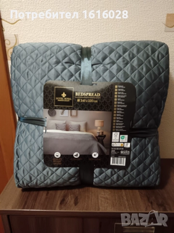 Голяма сатенена покривка - шалте за спалня.