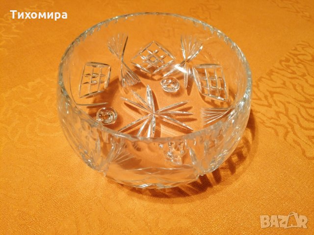Кристална купа с крачета, снимка 2 - Аксесоари за кухня - 31543794