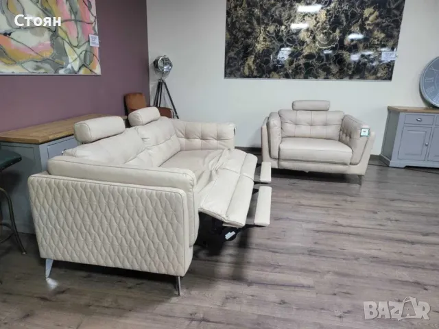 Кремав кожен диван тройка с ел. релакс механизъм и фотьойл, снимка 2 - Дивани и мека мебел - 48620703