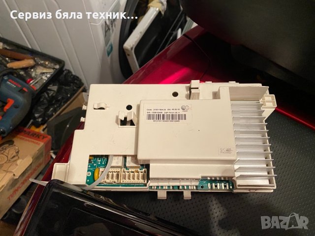 Продавам отлична управляваща и горна платка за автоматична пералня Hotpoint-ariston 9 кг, снимка 3 - Перални - 31566971