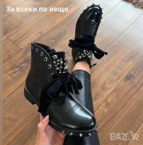 Дамски Черни Зимни Боти С Перли И Шипове Код S27