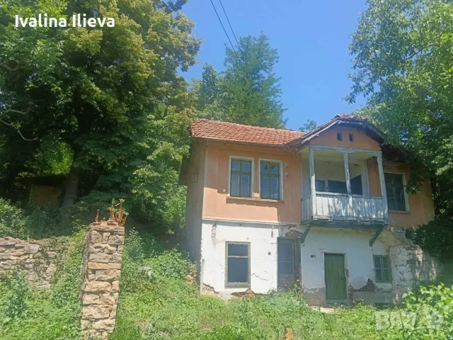 Парцел със стара къща