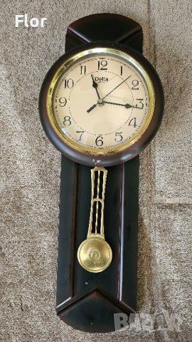 Стенен часовник с кварцов механизъм и махало
