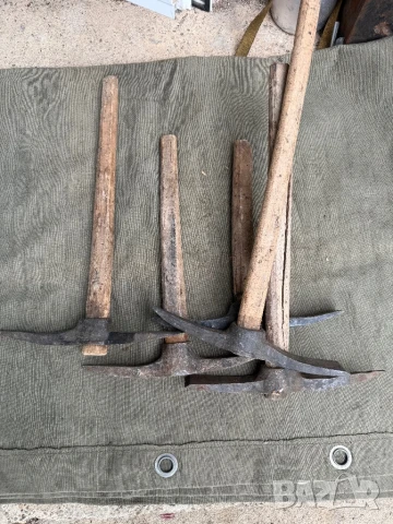 Продавам войнишки кирки 