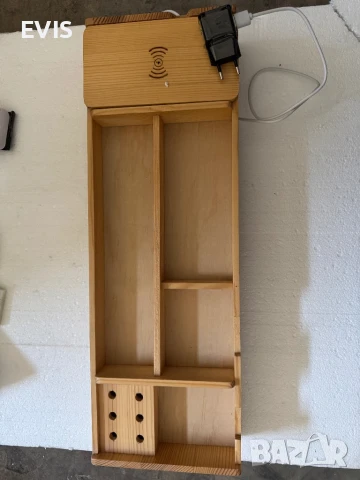 Дървена органайзер кутия с прегради + стойка за зареждане на телефон