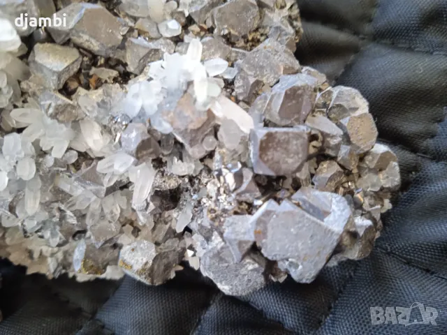 №146,Кварц,Кварцова друза,Кварц със сфалерит,галенит и хлорит,Кристали,Минерали,Родопи,, снимка 7 - Декорация за дома - 47671548