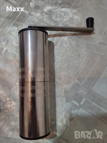 Продавам стара ръчна кафемелачка от СССР 1970-те, снимка 2 - Декорация за дома - 53090214