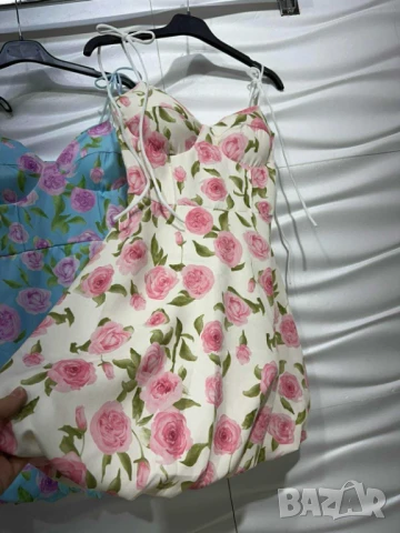 Рокля с флорален десен Бюстие с чашка Регулируеми презрамки  