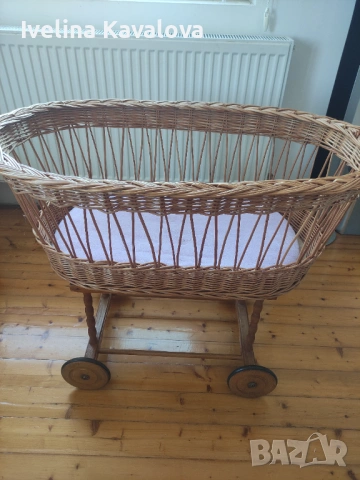 Естествен плетен бебешки кош на колелца, снимка 3 - Спални и легла - 54142079