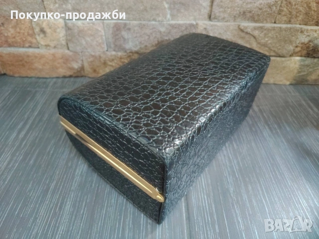 Versace оригинална дамска чанта версаче стара чанта ама лачена, снимка 5 - Чанти - 54169199