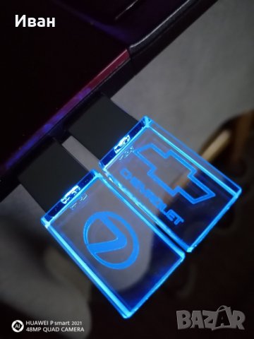Светеща УСБ USB flash флаш памет стъкло с емблема на марка кола автомобил джип мотор + Подарък, снимка 1 - Аксесоари и консумативи - 30945988