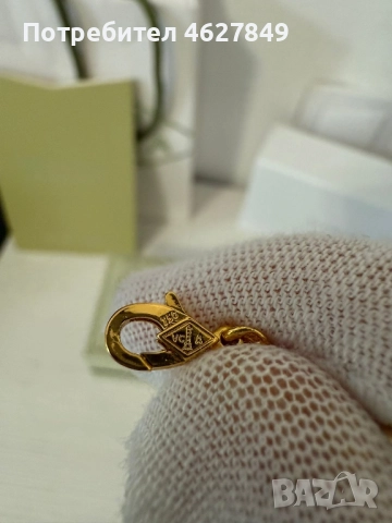 Красива гривна Van Cleef & Arpels Alhambra от жълто злато., снимка 5 - Гривни - 52114268