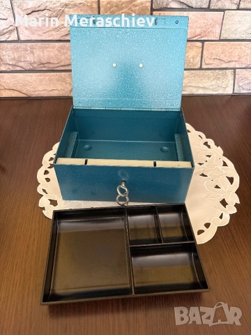 Метална каса, снимка 5 - Сейфове и каси - 54318400