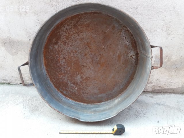 Възрожденска огромна кована тава за курбани , агнета и др. 