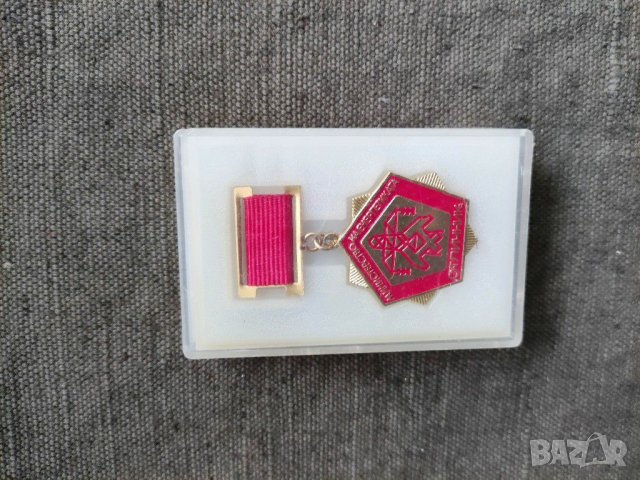 Продавам значка Отличник Мистерство на Енергетиката 