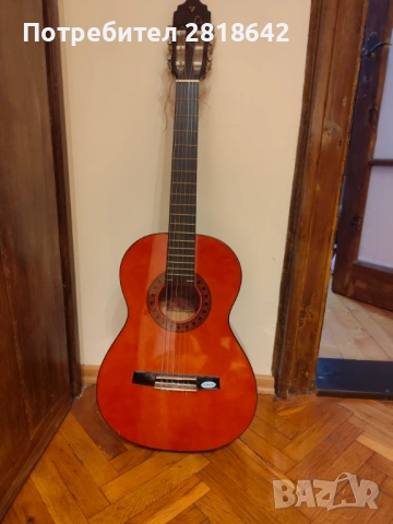 Продава се класическа китара Valencia 3/4 произведена в Испания