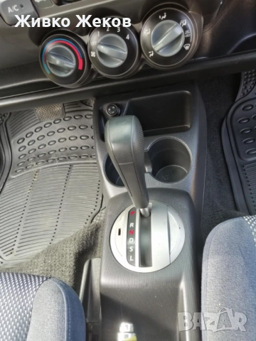 Honda Jazz 2004 Автоматик – Напълно обслужена, готова за новия си собственик!, снимка 15 - Автомобили и джипове - 52671368