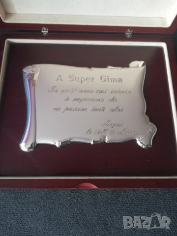 сребърен плакет