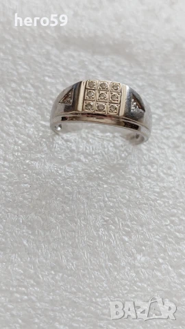 Златен пръстен с 11 диаманта,бяло злато 9к , снимка 2 - Пръстени - 51221596