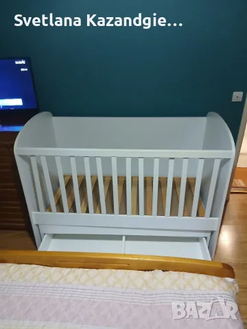 Бебешко легло с люлеещ механизъм