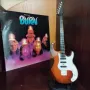 Сувенир - китара с батерия, снимка 2