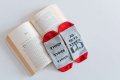 Забавни чорапи с надпис "Тихо Тихо Тихо Аз чета книга ", снимка 3