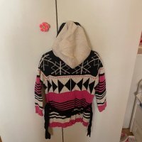 Плетена жилетка с качулка, снимка 3 - Детски пуловери и жилетки - 42923523