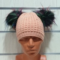 Нова зимна розова дамска шапка с 2 цветни помпона/пуха , снимка 5 - Шапки - 30961836