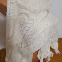Ръчно плетен дамски шал, снимка 1 - Шалове - 30507774