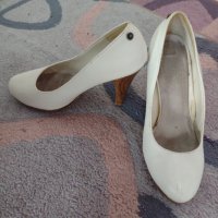 Бели обувки 39, снимка 1 - Дамски обувки на ток - 31986082