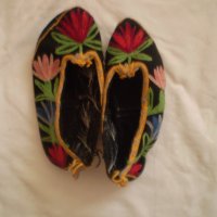 Бродирани Детски терлици от народна носия, снимка 1 - Антикварни и старинни предмети - 39523753
