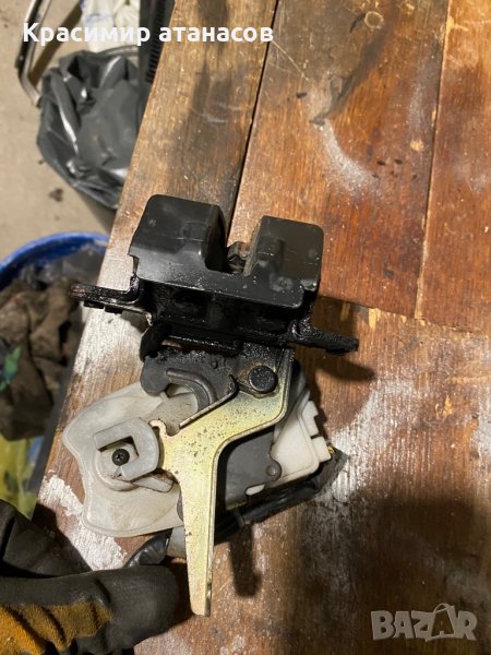 Брава заден капак за Тойота Авенсис версо.2001-2004, снимка 1