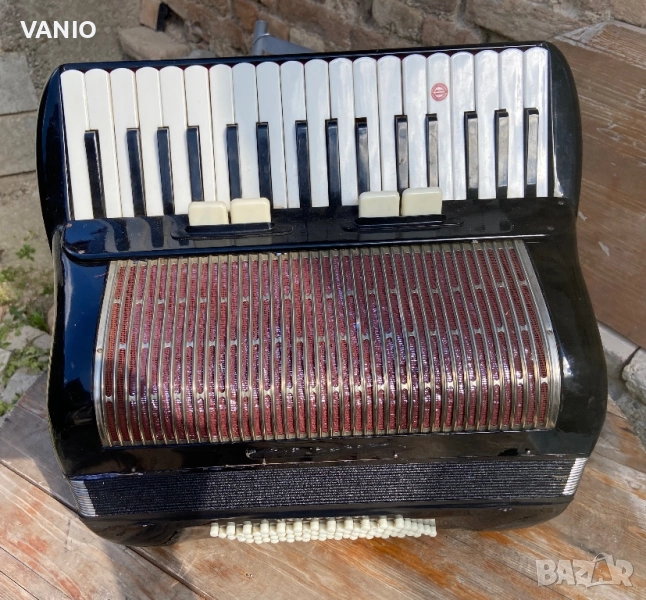 Акордеон 72 Баса Акордеона Има Някой Забележки Съобразени с Цената Меха е Проблемен , снимка 1