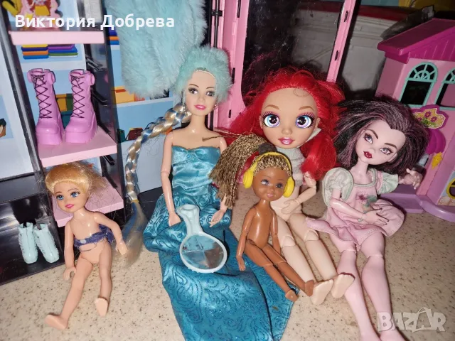 Гардероб за кукли с кукли и аксесоари. , снимка 7 - Кукли - 56061683
