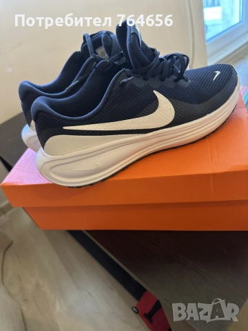 NIKE rewolutium 8 42 
