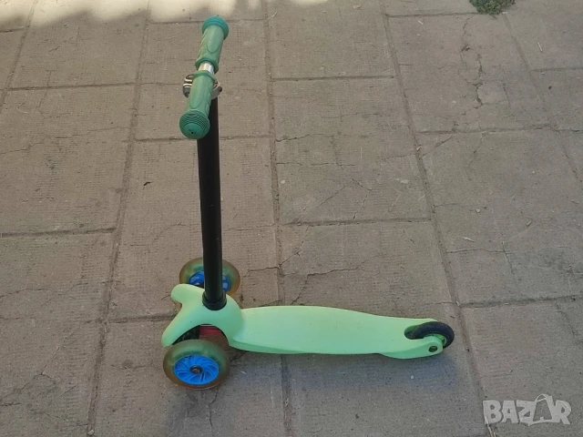 Детска тротинетка със светещи колела, снимка 2 - Скутери и тротинетки - 51356929