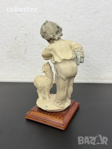 Порцеланова фигура  Capodimonte. №8033, снимка 8 - Антикварни и старинни предмети - 54012465