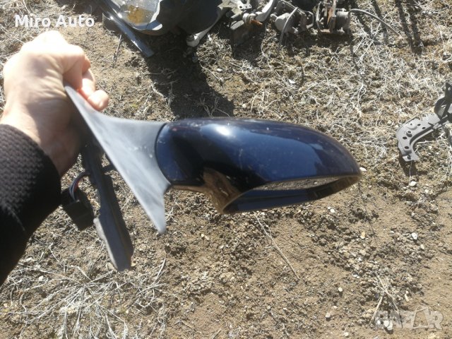 Дясно малко огледало от Ауди А6 Ц5 - син цвят , снимка 2 - Части - 38108107