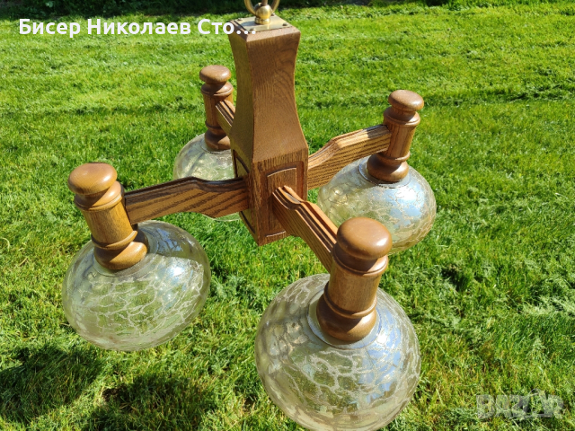 Масивен дървен полилей с 4 големи стъкленици 