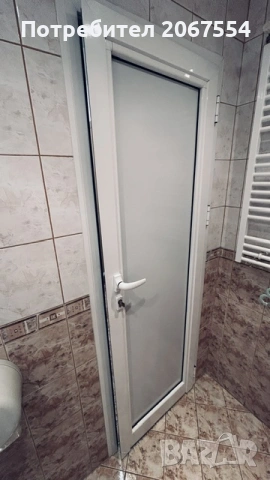 Почти нова алуминиева бяла врата за баня, с огледало-70/197, снимка 5 - Врати за баня - 54046644