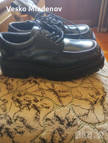 Продавам чисто нови обувки.