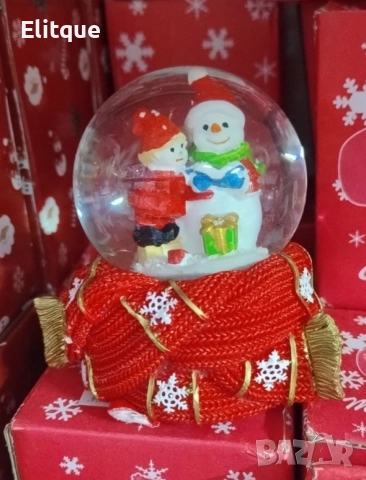 Празнична стъклена снежна топка 12х8 см – идеален коледен подарък