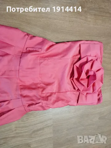 Елегантен дамски гащеризон с красиво цвете на бюста 